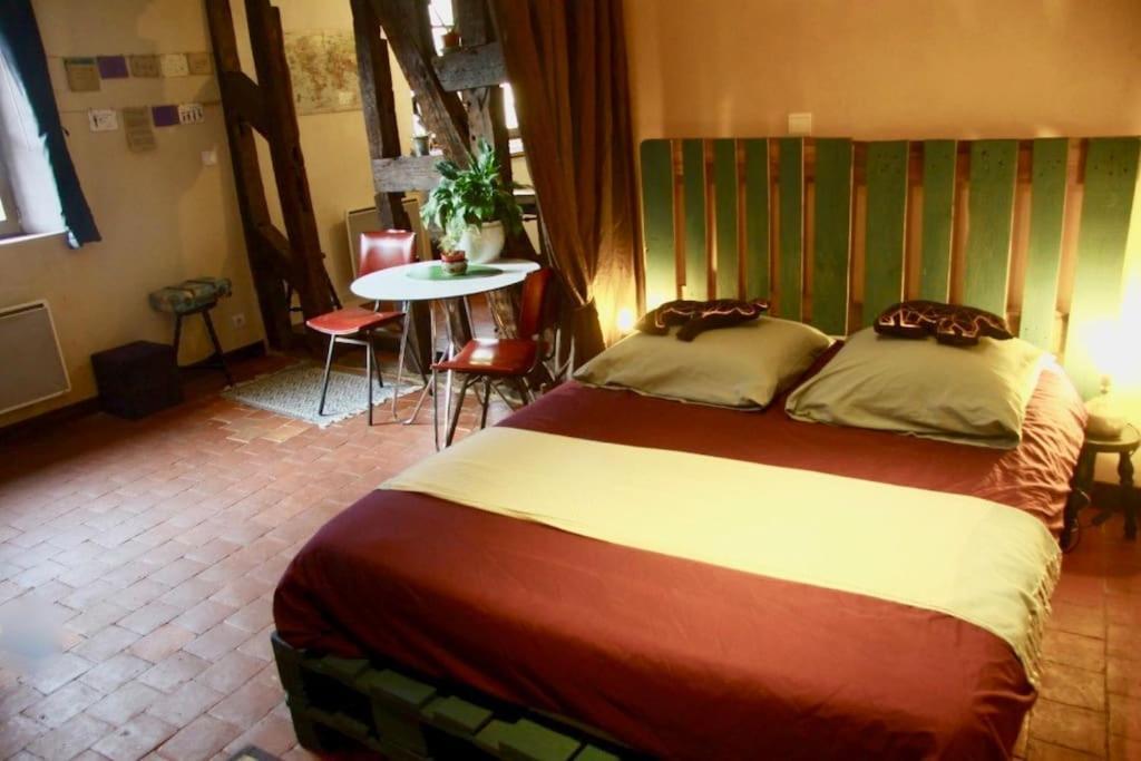 Cosy Apartment By The Magical Marais De Bourges Luaran gambar